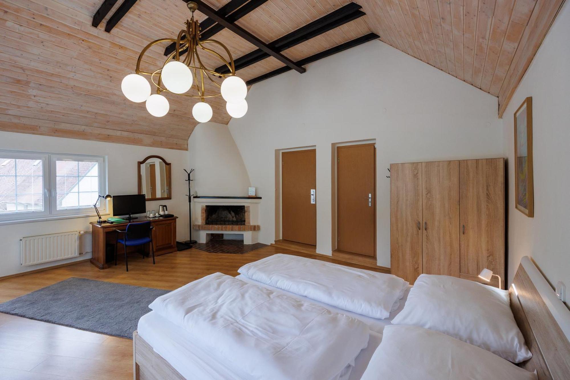 Pension U Golfu Cihelny Karlsbad Exteriör bild